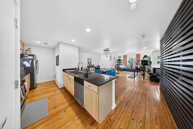 Photo - 2809 Crawford St