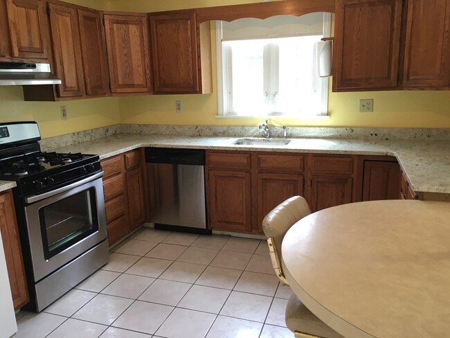 Photo - 9 Silver Birch Ave