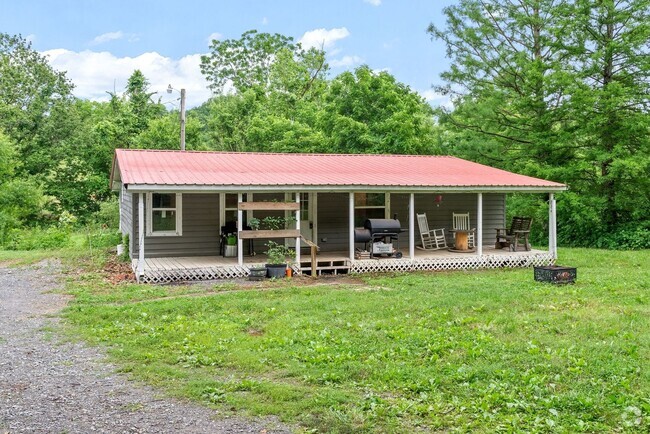 Building Photo - Country Living on 1 1/2 Acres For Rent! Rental