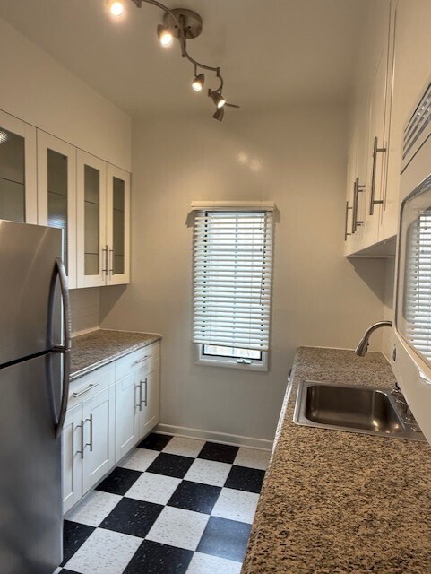 Apartment D - 532 Pier Ave Unit #D