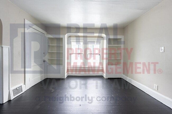 15714 Huntmere Ave Unit Upper Unit