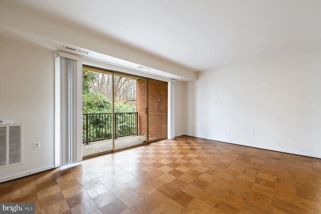 Photo - 876 College Pkwy Unidad 102