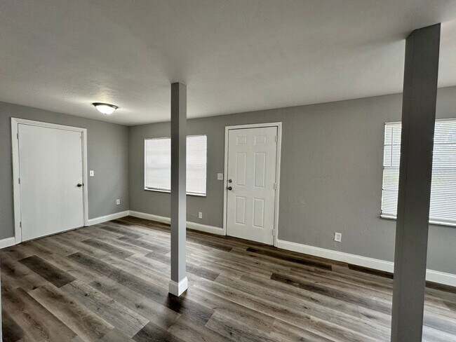 Photo - 2117 Mitchell Ct Unit 2117 Mitchell Ct Front