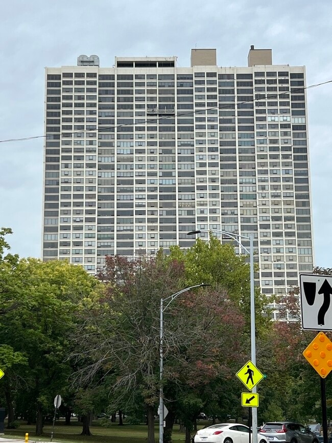 Building Photo - 2800 N Lake Shore Dr
