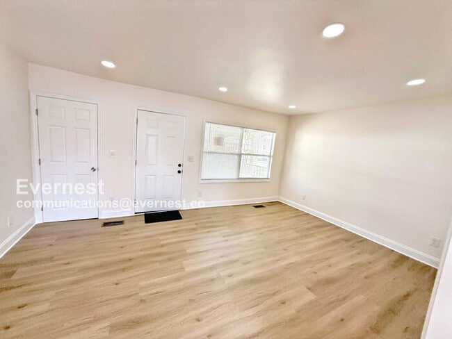 Photo - 831 4th Terrace W