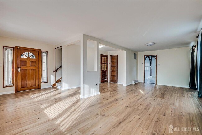 Photo - 98 Trieste St