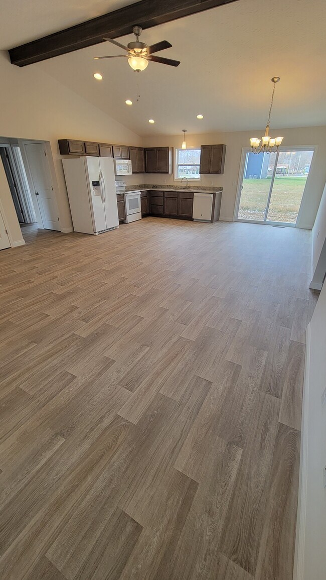 Photo - 114 Creek Dr