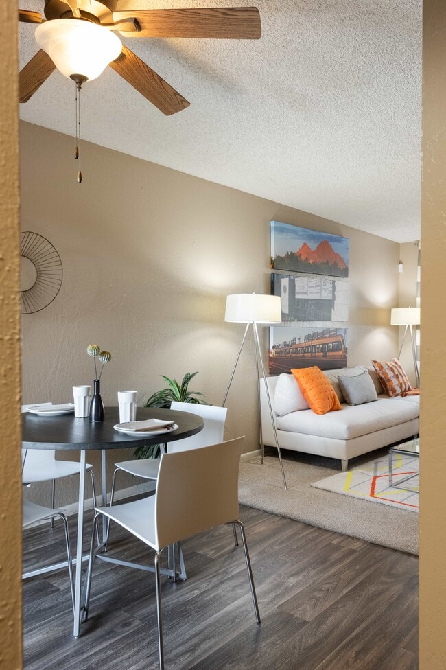 Photo - Camelback Cove Apartments