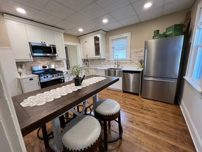 Photo - 2612 75th St