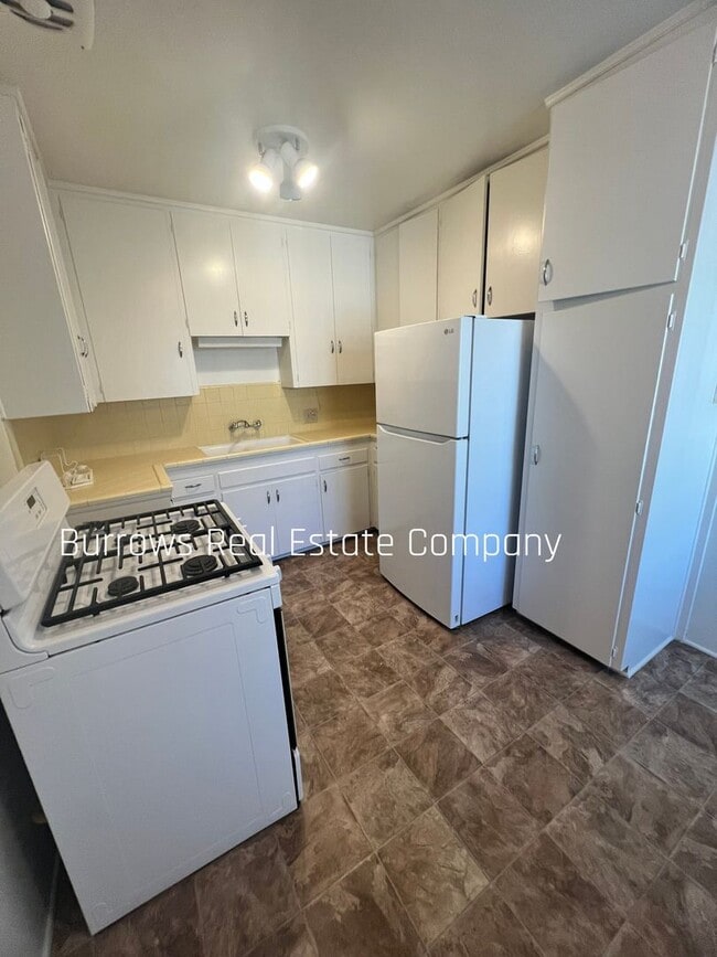 Photo - Midtown Ventura - 1 bedroom, 1 bathroom upstairs apartment