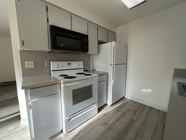 Photo - Spacious 2BD/1.5BA Ground-Floor Apartment with Spacious Bedrooms & Modern Kitchen Layout