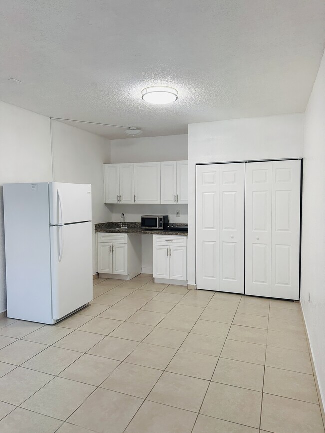 Building Photo - 14945 SW 38th St Rental