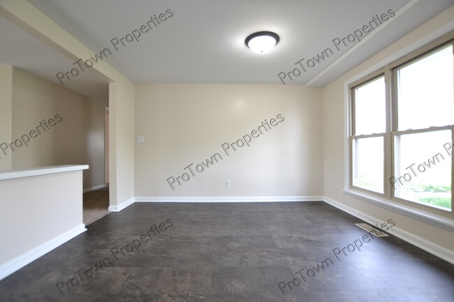 Photo - 2417 Essington Rd