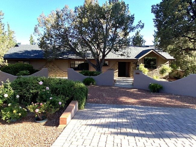 Building Photo - 2285 Sanborn Dr