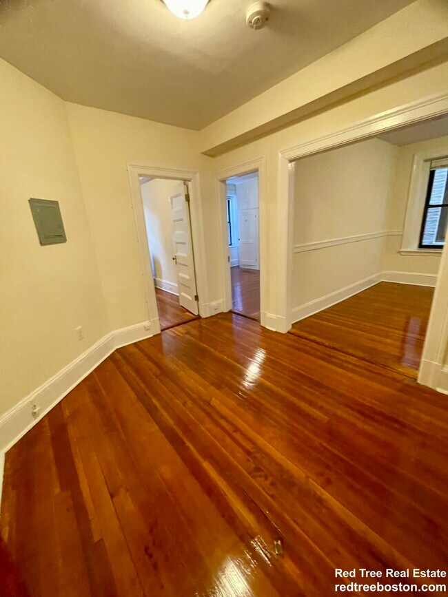 Building Photo - 875 Massachusetts Ave Unit 8