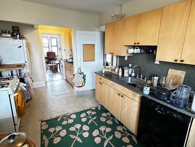 Photo - 1682 Commonwealth Ave Apartamentos