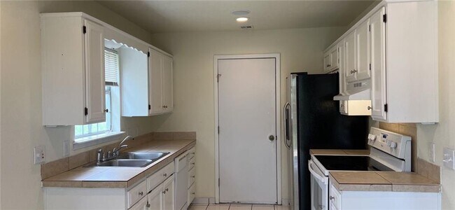 Photo - 405 E Mimosa Pl