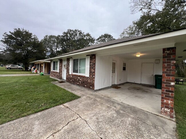 Photo - Charming Home in the Highly Desirable Zachary School District!