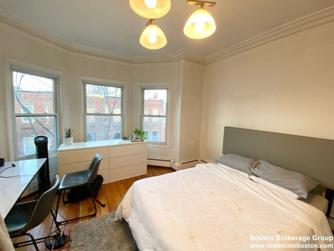 Building Photo - 54 Delle Ave