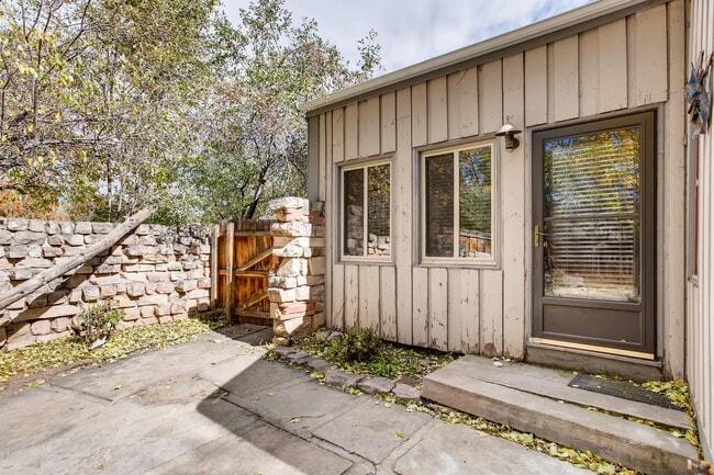 Photo - 1525 Crestmore Pl