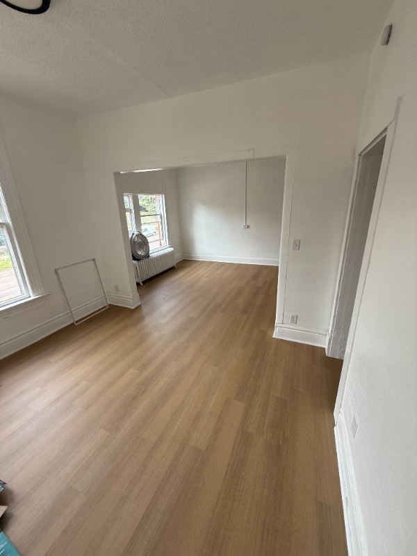 Photo - 118 E 3rd St