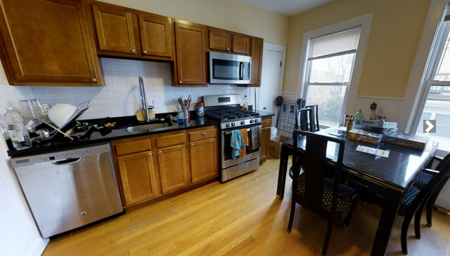 Building Photo - 250 Summer St Unit 6-2