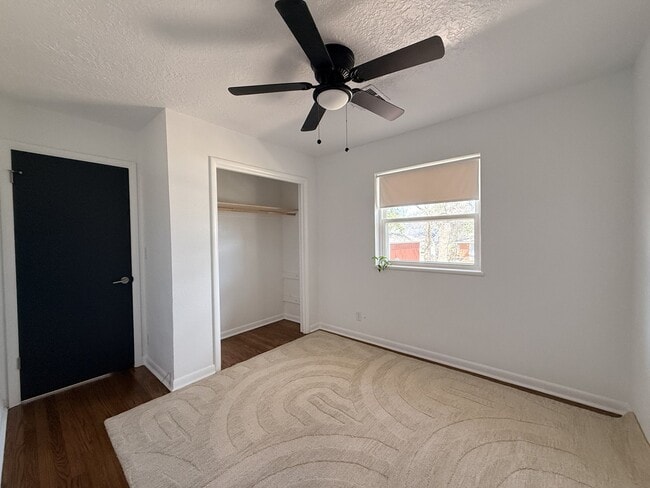 Building Photo - 517 Inwood Dr