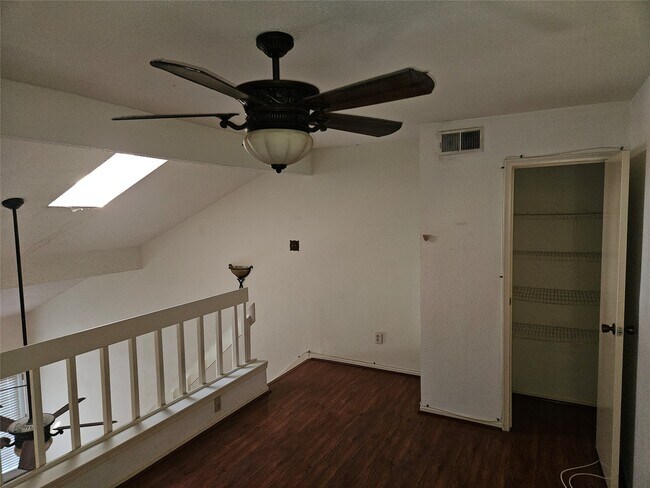 Photo - 2425 Holly Hall St Unidad B37