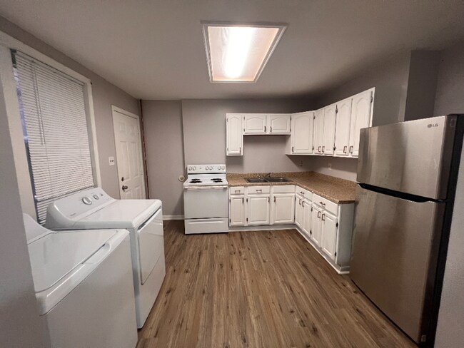 Photo - 60 N Sherman St Apartamento Unidad Rear