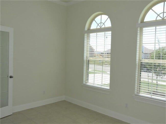 Photo - 1120 Sundrops St