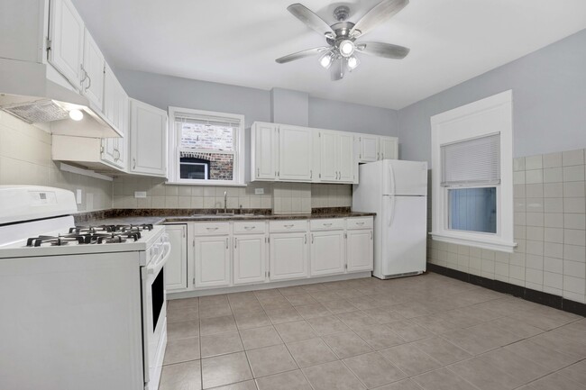 Photo - 5015 W Montrose Ave