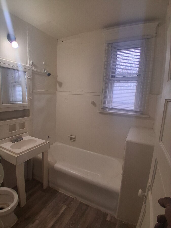 Photo - 1233 W Windlake Ave Unit 1233A