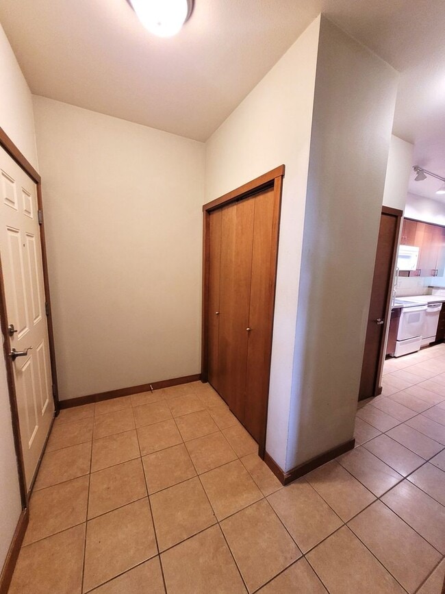 Photo - 910 Gladstone St Unit 306