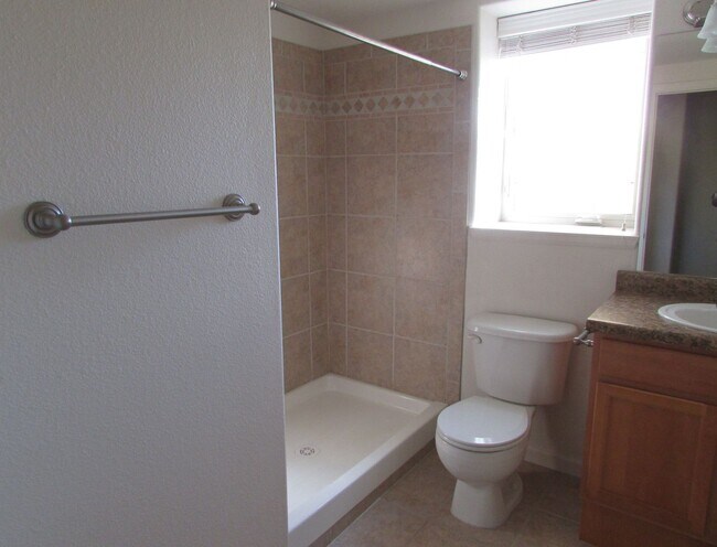 1214 Walnut Ave Unit 8