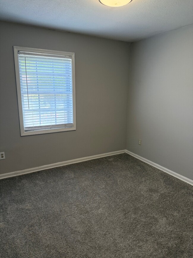 Photo - 505 S Main Ext