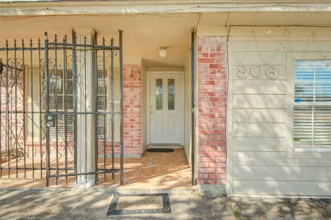 Photo - 806 Coolwood Dr