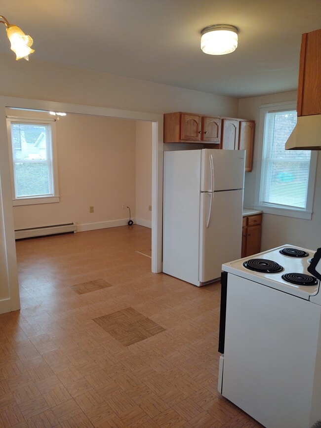 Building Photo - 330 Lake Rd Unit #2 Rental
