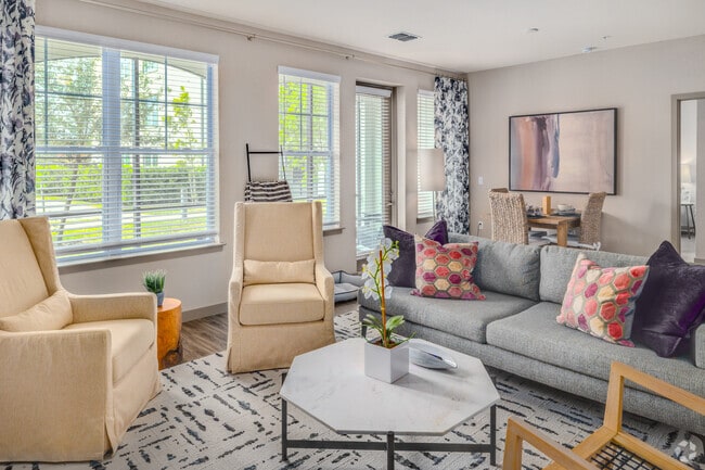 2HAB_2BA_1,350SF - Sala de estar - Versol