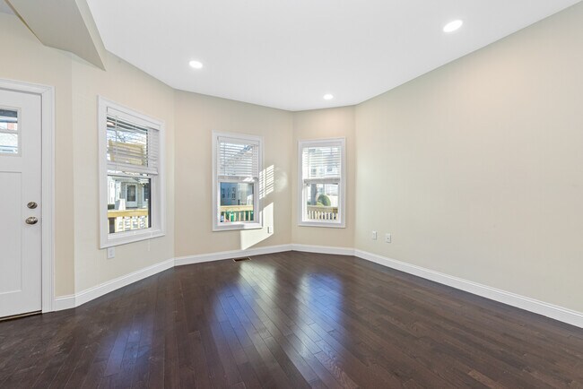 Photo - 161 4th St Unit 1