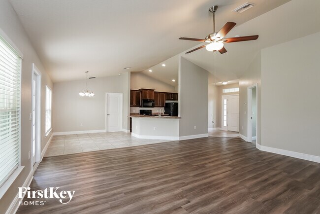 Photo - 476 Windermere Dr