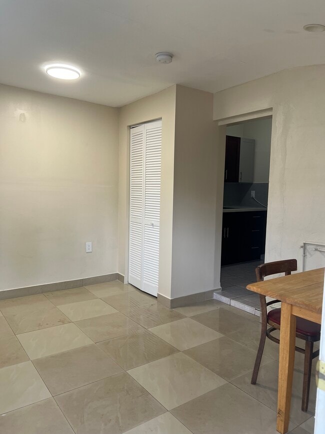Building Photo - 1131 NE 170th St Rental