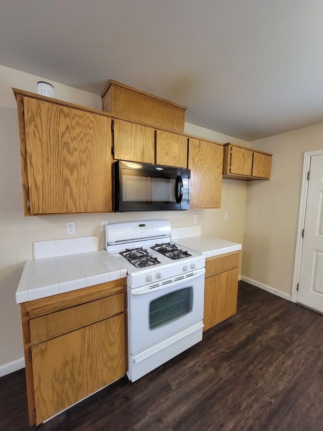 Photo - 2313 W Lark Ave Unidad 2317 W. Lark