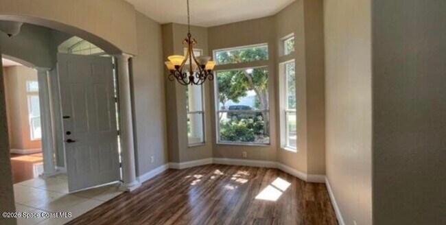 Photo - 1070 Hollister Dr