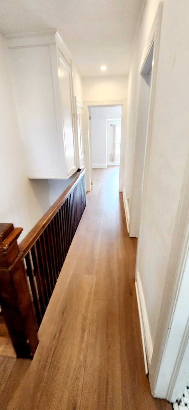 Photo - 2378 St Clair Av W Unit 2nd Floor
