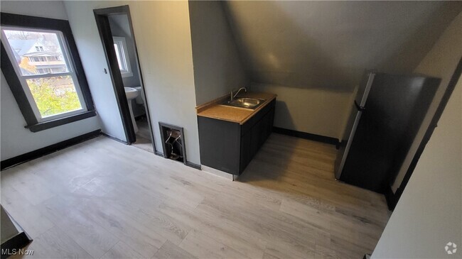 Building Photo - 10012 Parkgate Ave Unit #3 Rental