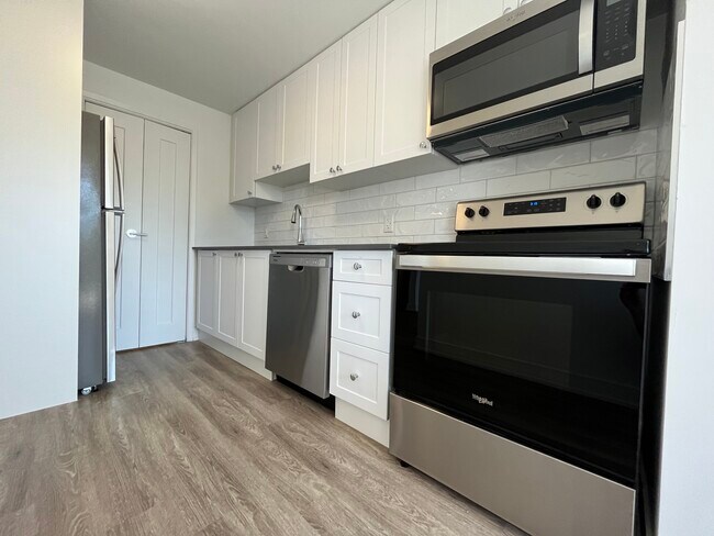 Building Photo - 205-215 Champlain Blvd