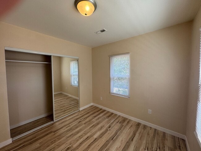 113 E Bartlett Ave