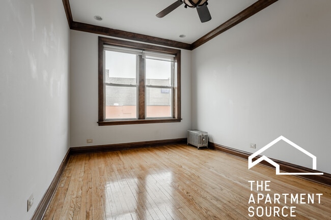 Photo - 4755 N Sawyer Ave Unit 2H