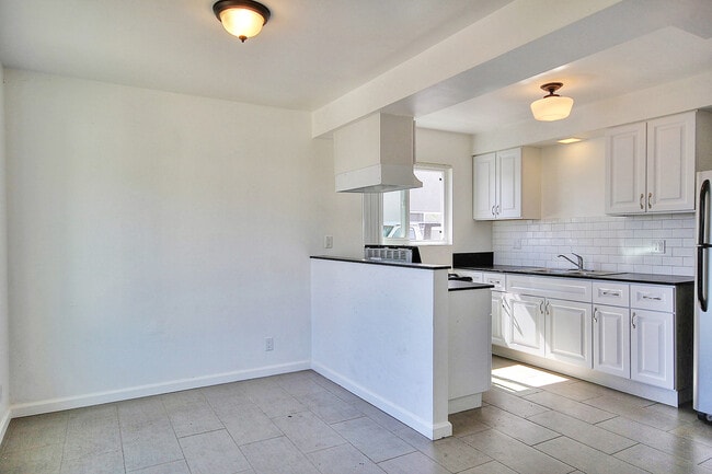 Photo - 6668 Del Playa Dr Unidad A