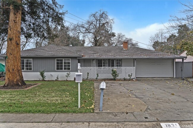 Front of Property - 1871 Peach Pl House Unit 1